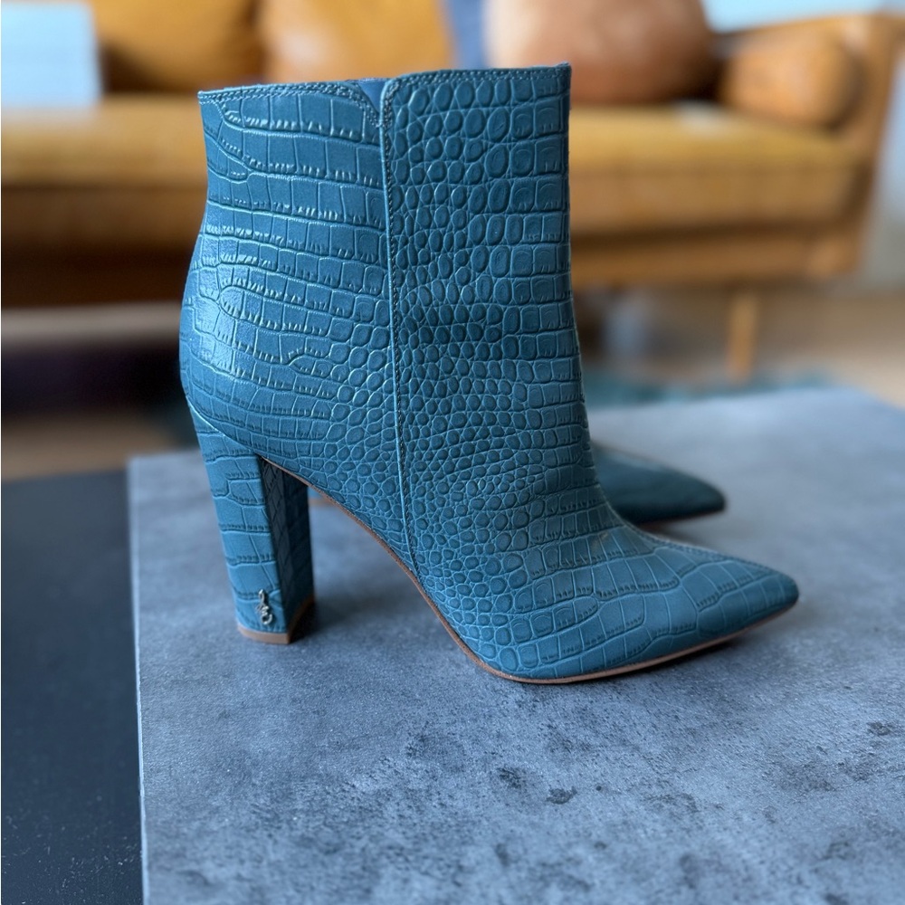 Blue Teal Croco Embossed Block Heel Pointed Toe Leather Ankle Boot (8.5)